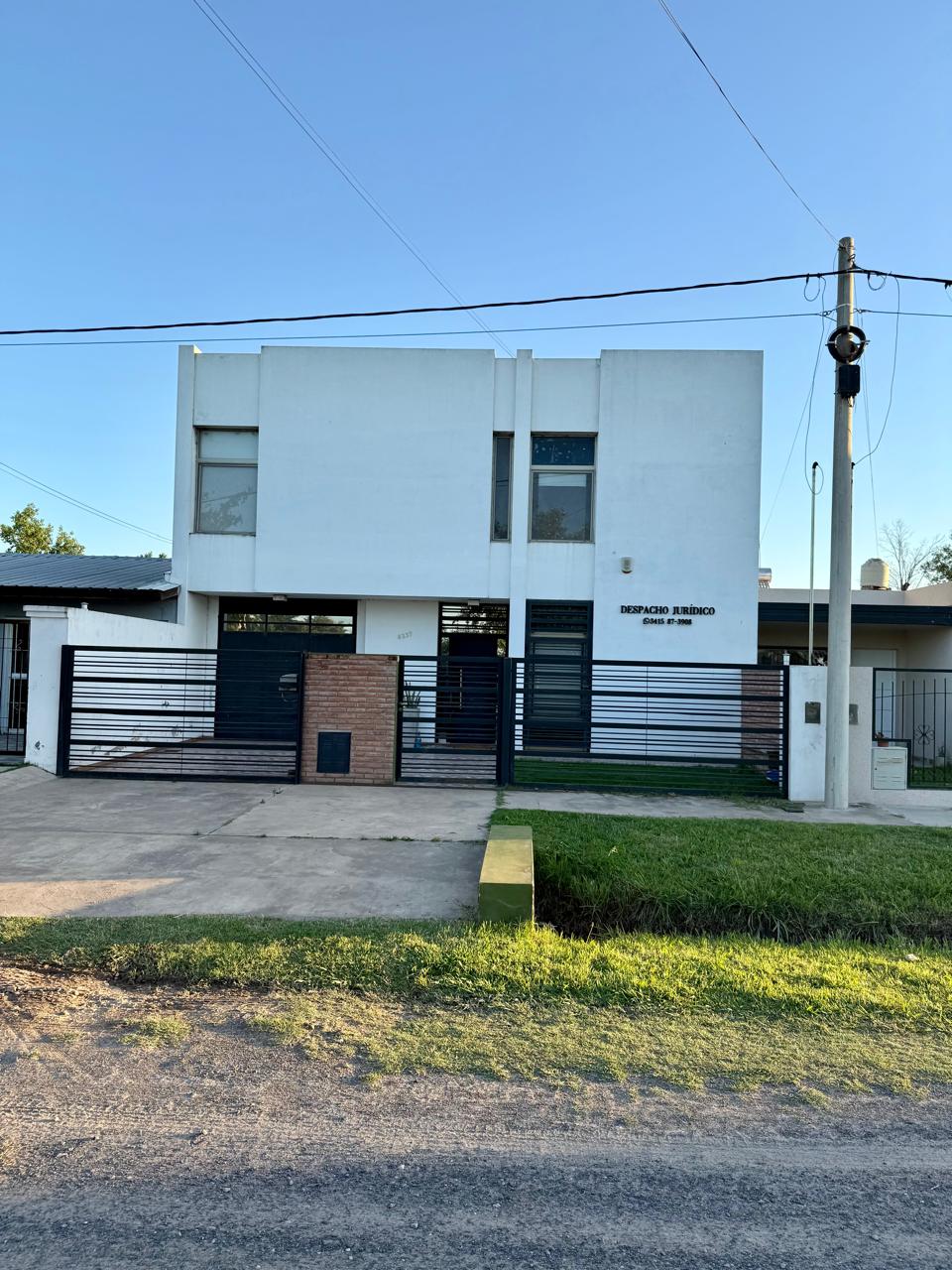 Fachada del estudio jurídico Zalazar & Paredes en La Carolina, Santa Fe